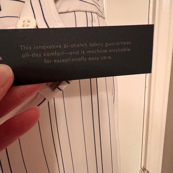 NWT Banana Republic cropped wide leg white pants w/ navy pinstripes, size 6P - Picture 8 of 8